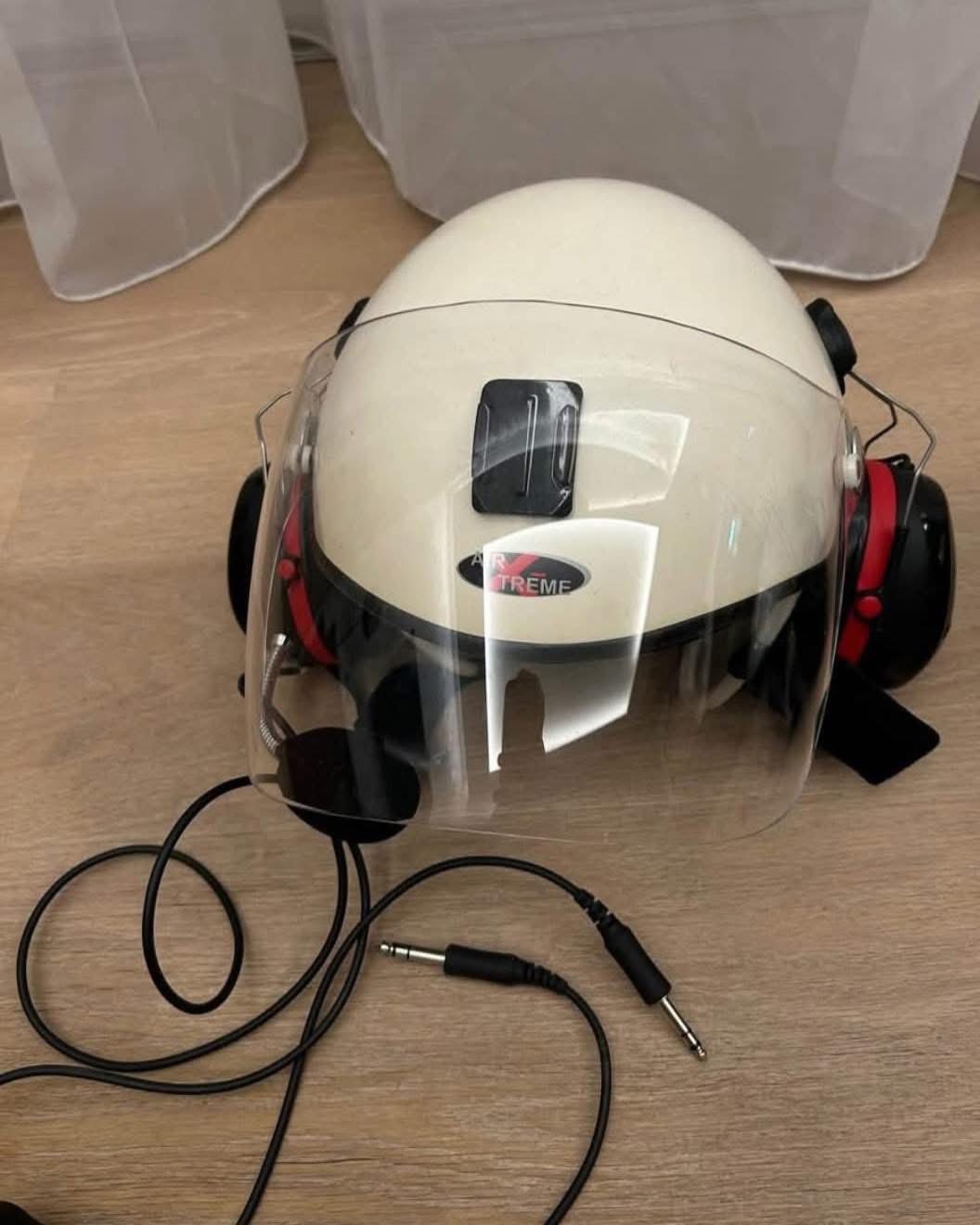 Aviation Flight Helmets with Integrated Headsets – For Sale - Image 2