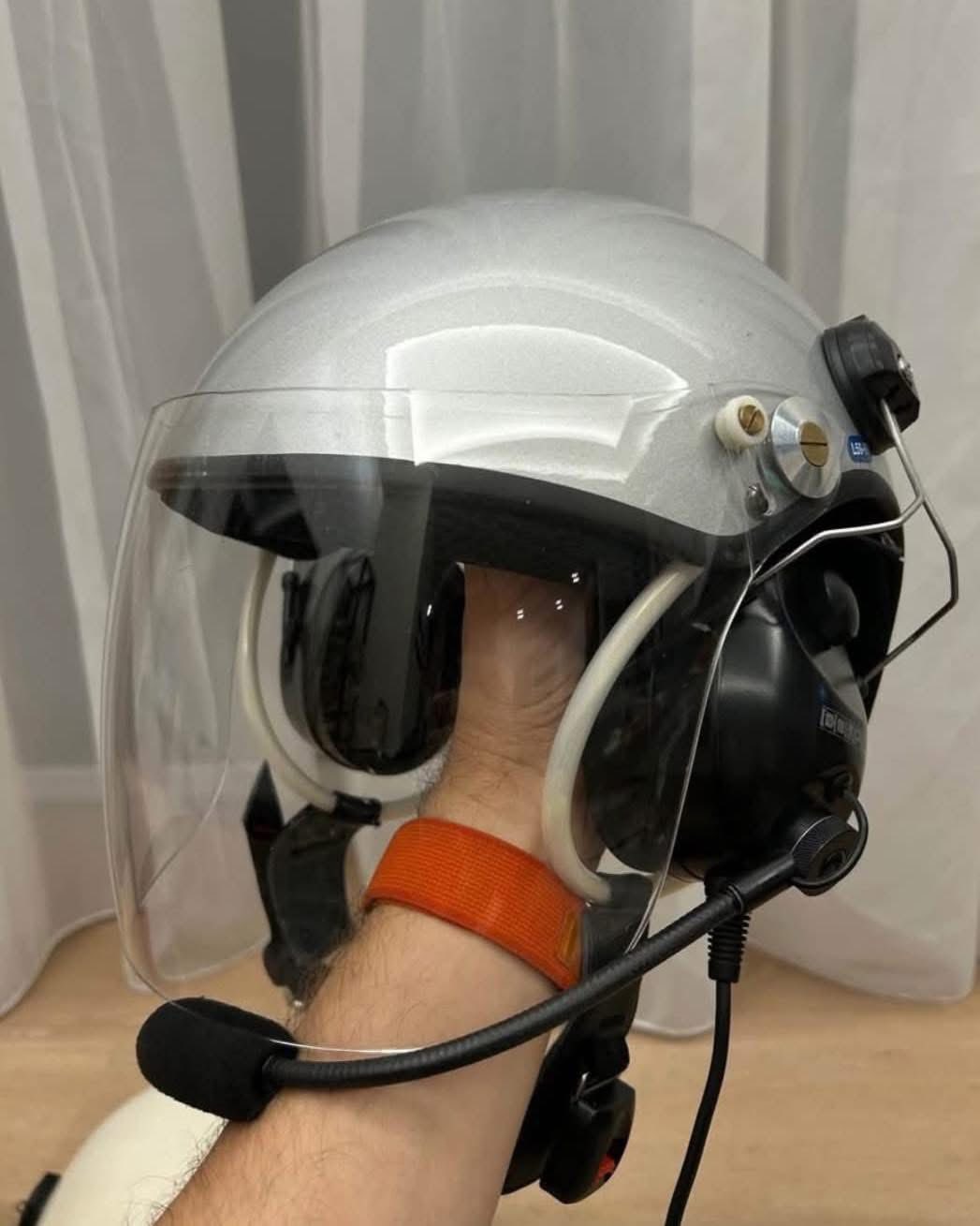 Aviation Flight Helmets with Integrated Headsets – For Sale - Image 3