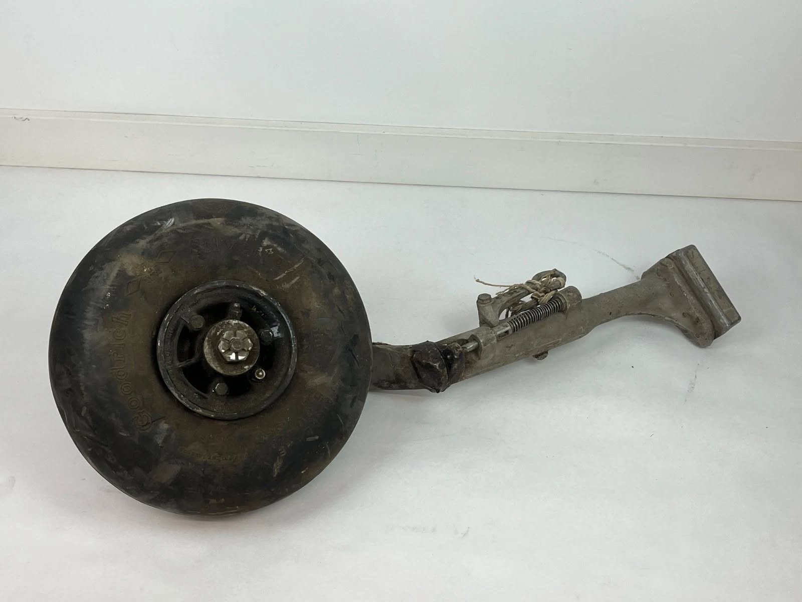 WWII Aircraft Landing Gear Strut Assembly Hayes with Goodrich 5.00-4 Tire - Image 2