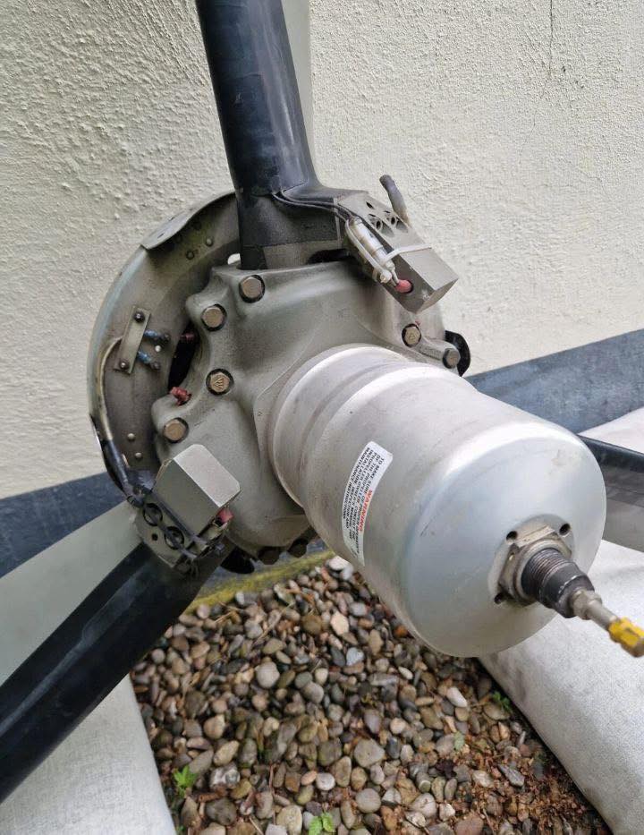 Hartzell PHC-C3YF-2LKUF LH 3-Blade Propeller – Piper Seneca II & III - Image 2