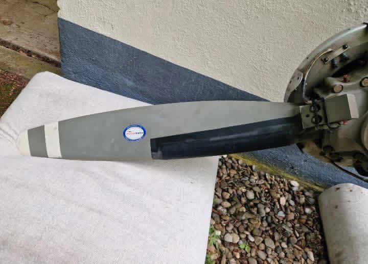 Hartzell PHC-C3YF-2LKUF LH 3-Blade Propeller – Piper Seneca II & III - Image 3