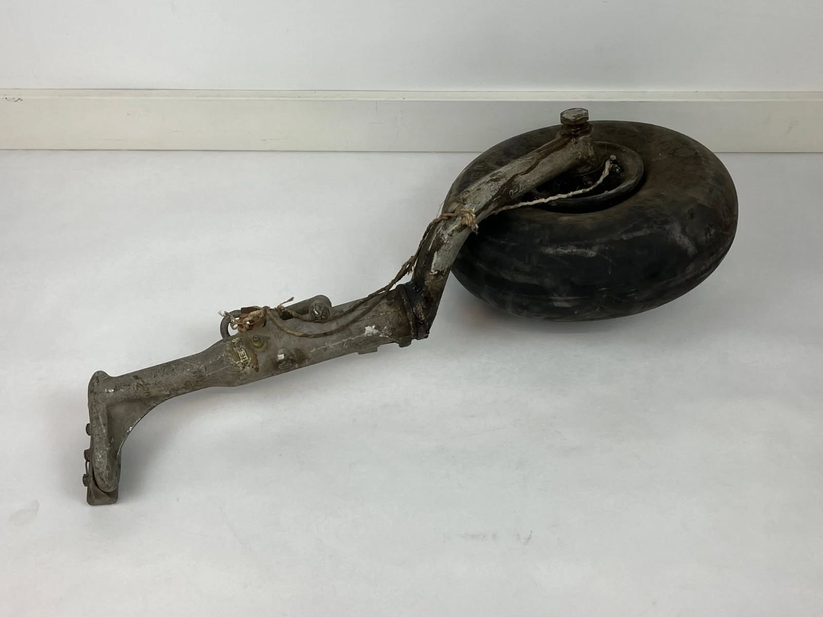 WWII Aircraft Landing Gear Strut Assembly Hayes with Goodrich 5.00-4 Tire - Image 5